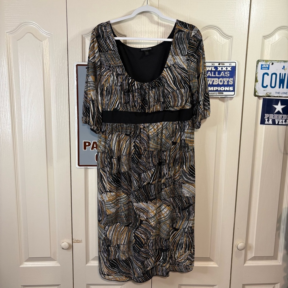 Blooming Rose Elegant Black and Gold Women's Dress